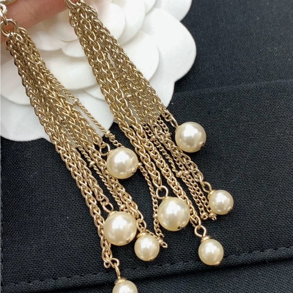 100% authentic Chanel long dangling earrings comes with Chanel box and receipt - Picture 3 of 5